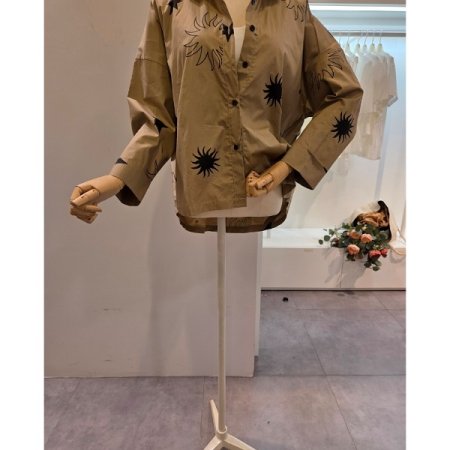 클리지 백 셔링 프린트 셔츠