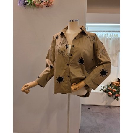 클리지 백 셔링 프린트 셔츠