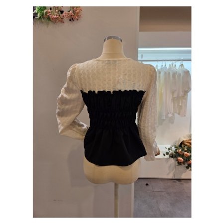 스모크 밴딩 라운드 블라우스