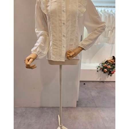 양 프릴 레이스 블라우스