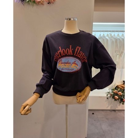 오버 레터링 라운드 맨투맨티셔츠