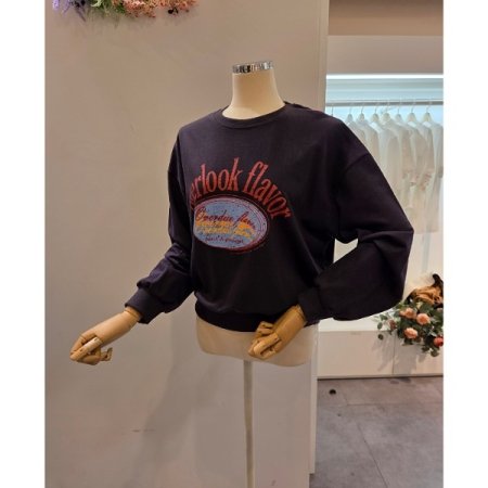 오버 레터링 라운드 맨투맨티셔츠