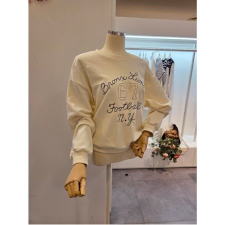 67 레터링 맨투맨 티셔츠