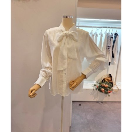 빅 리본 타이 블라우스