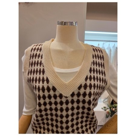 패턴 배색 브이넥 니트조끼