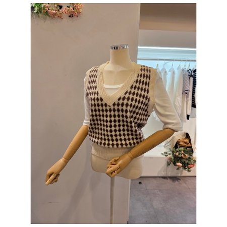 패턴 배색 브이넥 니트조끼