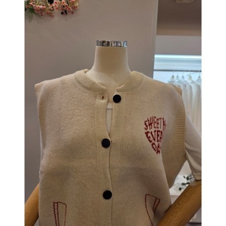 백 하트 니트 베스트