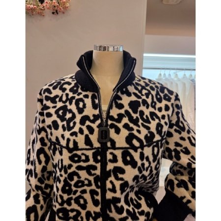 하이넥 레오파드 니트 집업점퍼