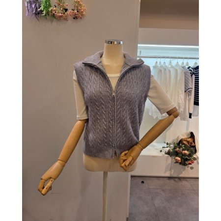 하이넥 케이블 니트 조끼