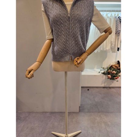 하이넥 케이블 니트 조끼