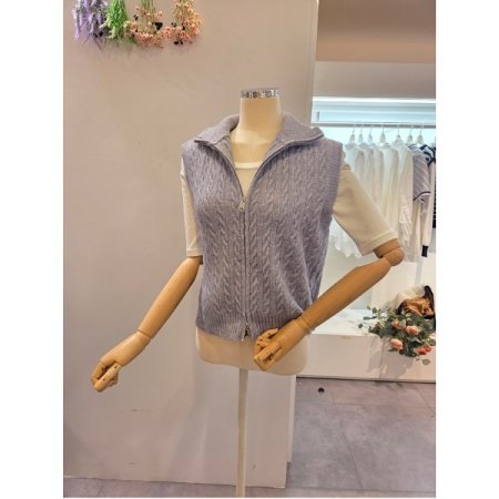 하이넥 케이블 니트 조끼