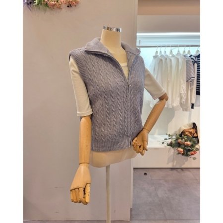 하이넥 케이블 니트 조끼