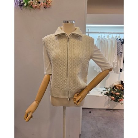 하이넥 케이블 니트 조끼