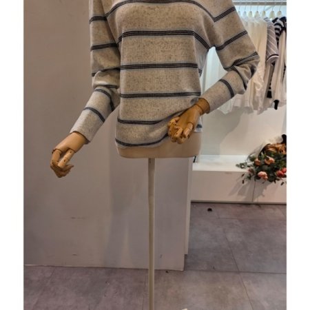 라운드 잔 줄무늬 니트