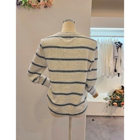 라운드 잔 줄무늬 니트