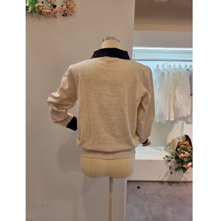 카라 단추 소매 배색 니트