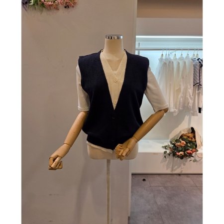 투톤 배색 브이넥 니트조끼