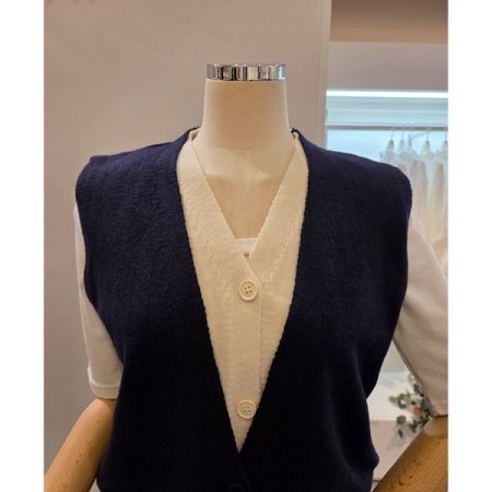 투톤 배색 브이넥 니트조끼