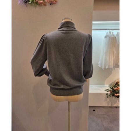 폴라 카라 퍼프 소매 니트