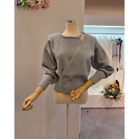 사선 포인트 라운드넥 니트