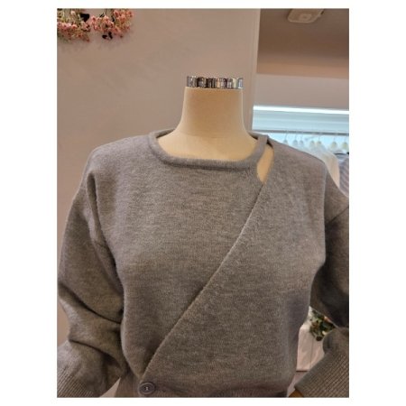 사선 포인트 라운드넥 니트