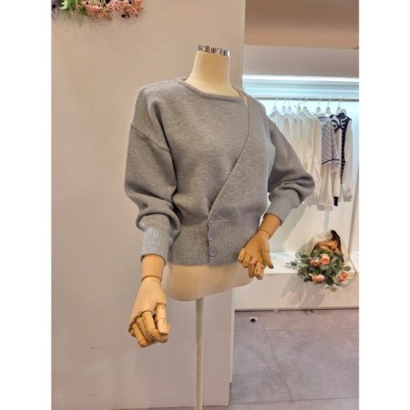 사선 포인트 라운드넥 니트