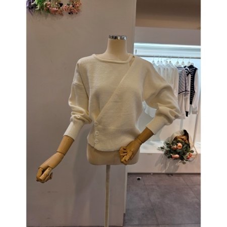 사선 포인트 라운드넥 니트