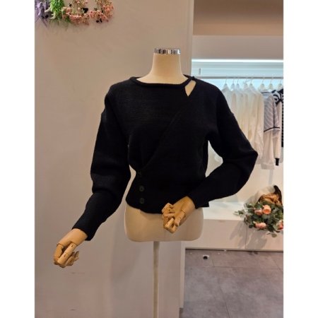 사선 포인트 라운드넥 니트