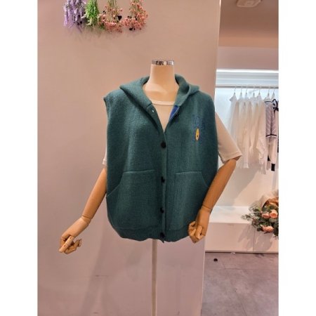 후드 백 스마일 니트 조끼