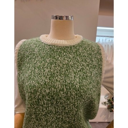 라운드 보카시 니트 조끼