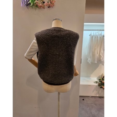 브이넥 페이크퍼 니트 조끼