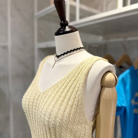 부클 꽈 민소매 니트