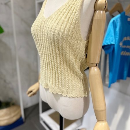 부클 꽈 민소매 니트