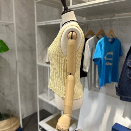 부클 꽈 민소매 니트