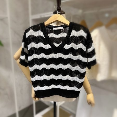 부클브이넥 니트