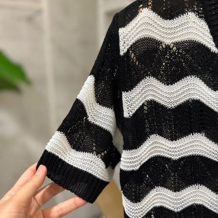 부클브이넥 니트