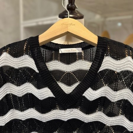 부클브이넥 니트