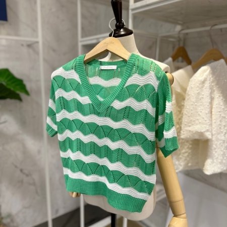 부클브이넥 니트