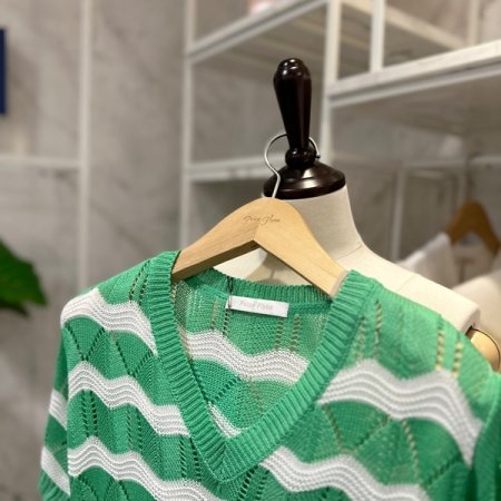 부클브이넥 니트