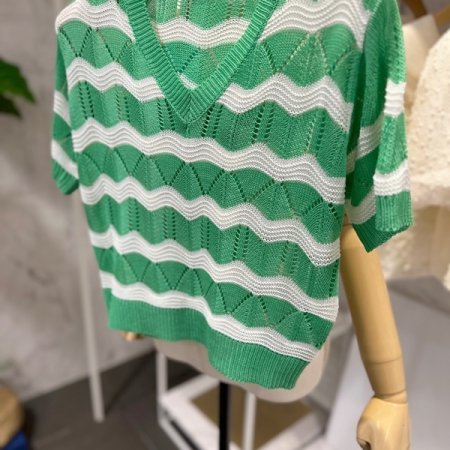 부클브이넥 니트