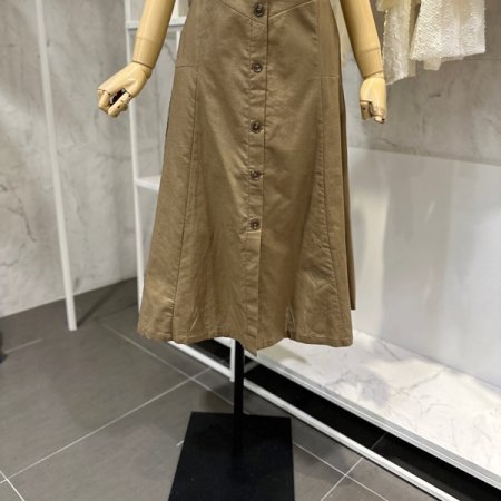 앞 단추 스커트