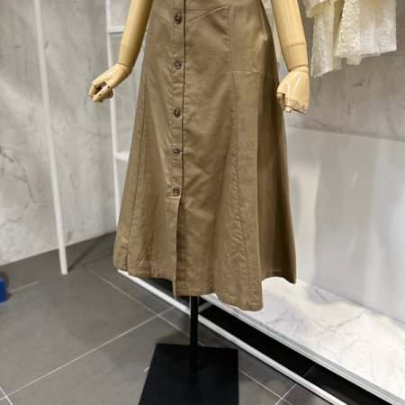 앞 단추 스커트