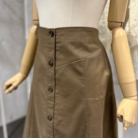 앞 단추 스커트