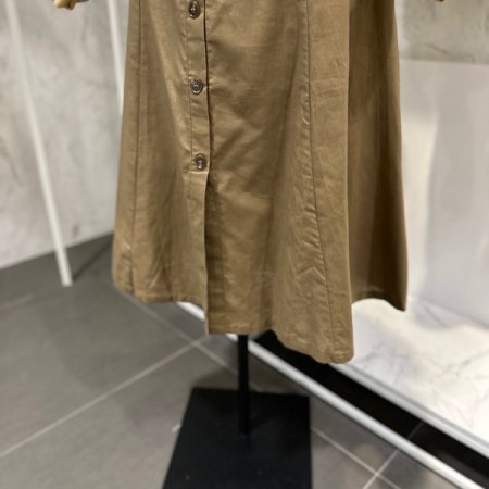 앞 단추 스커트