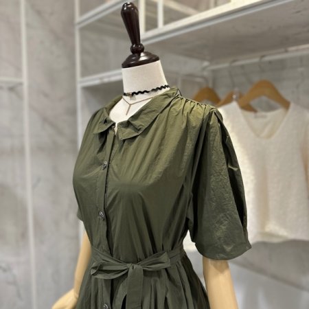 벨티드 프릴 원피스