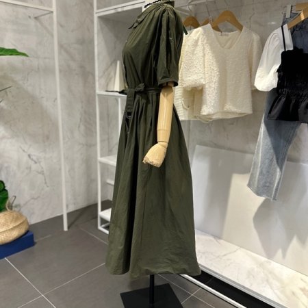 벨티드 프릴 원피스