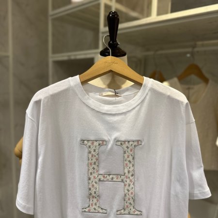 에이치 티셔츠