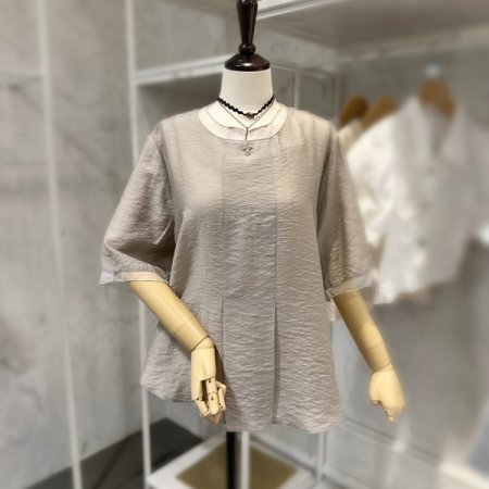 영문 장식 블라우스