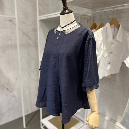 영문 장식 블라우스