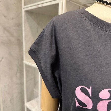 레터링 캡소매 티셔츠